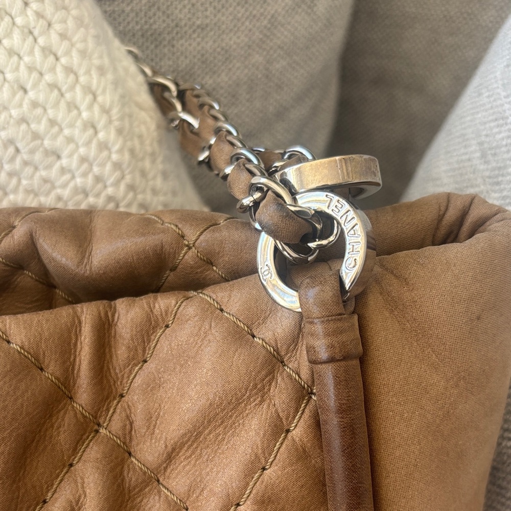CHANEL Tan Quilted Tote Bag - Picture 3 of 10